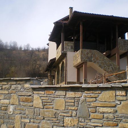 Family Hotel Balkana Apriltsi  Extérieur photo