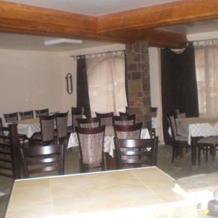 Family Hotel Balkana Apriltsi  Extérieur photo