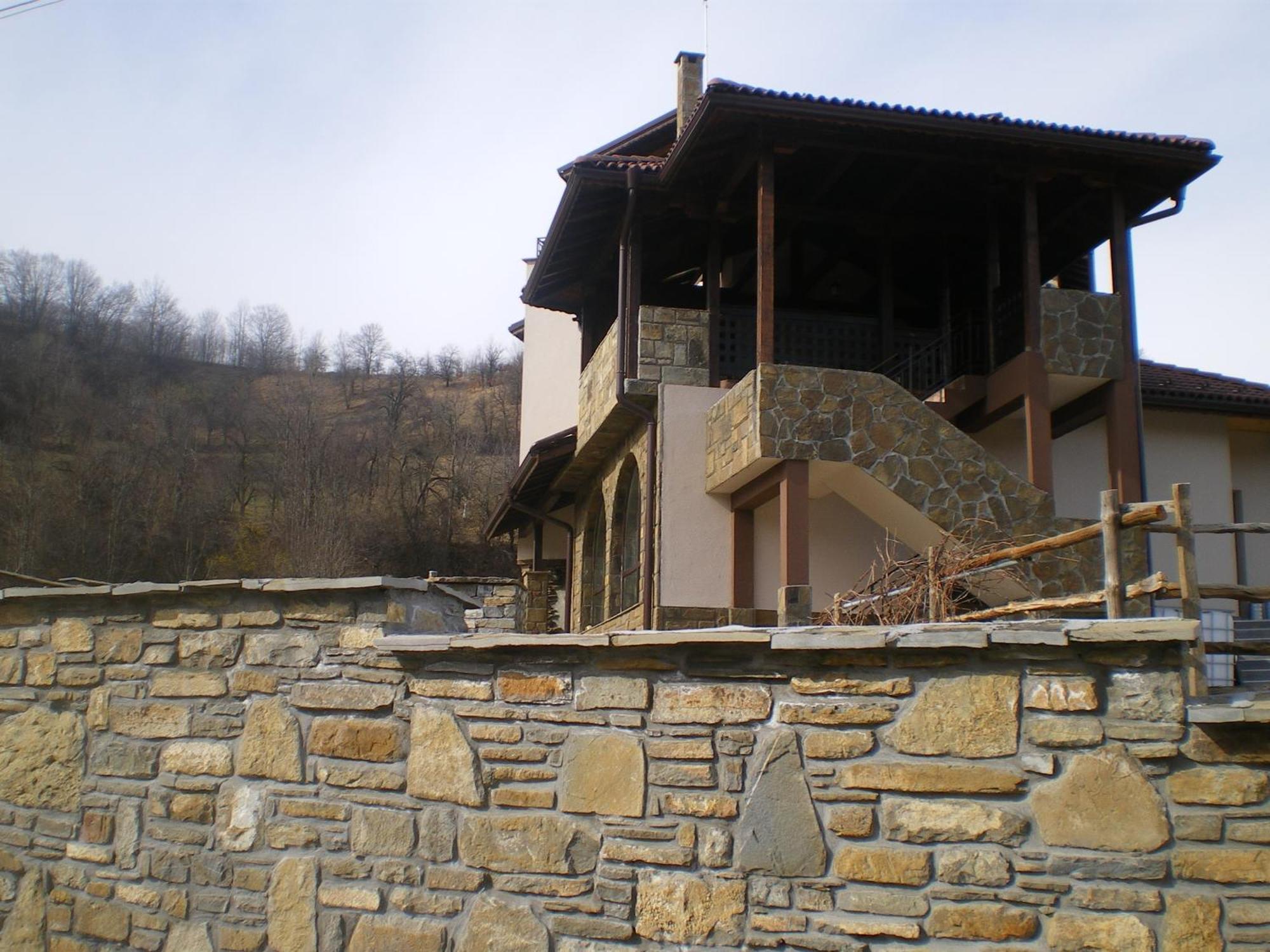 Family Hotel Balkana Apriltsi  Extérieur photo