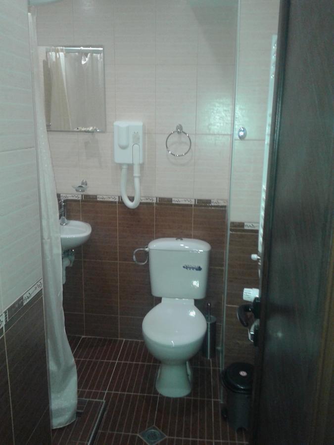 Family Hotel Balkana Apriltsi  Extérieur photo