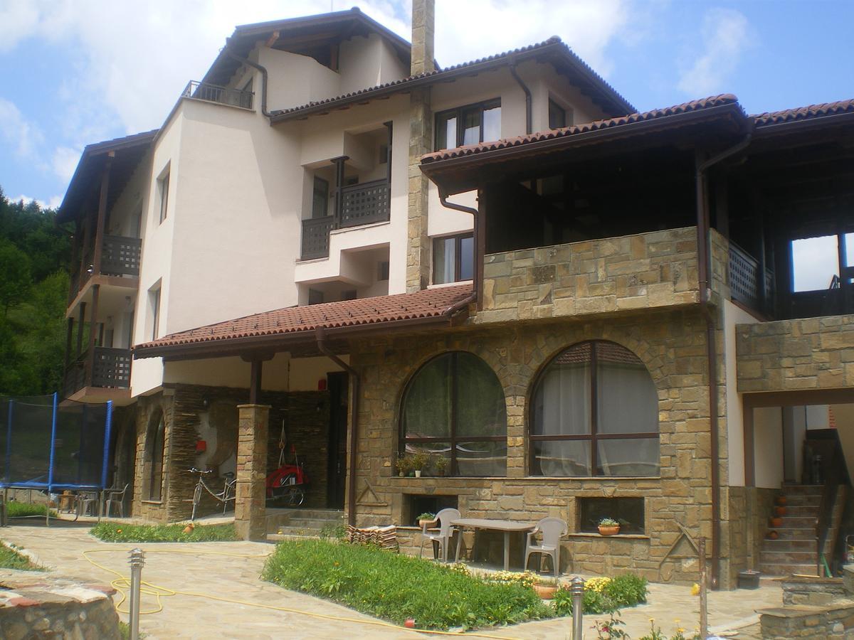 Family Hotel Balkana Apriltsi  Extérieur photo