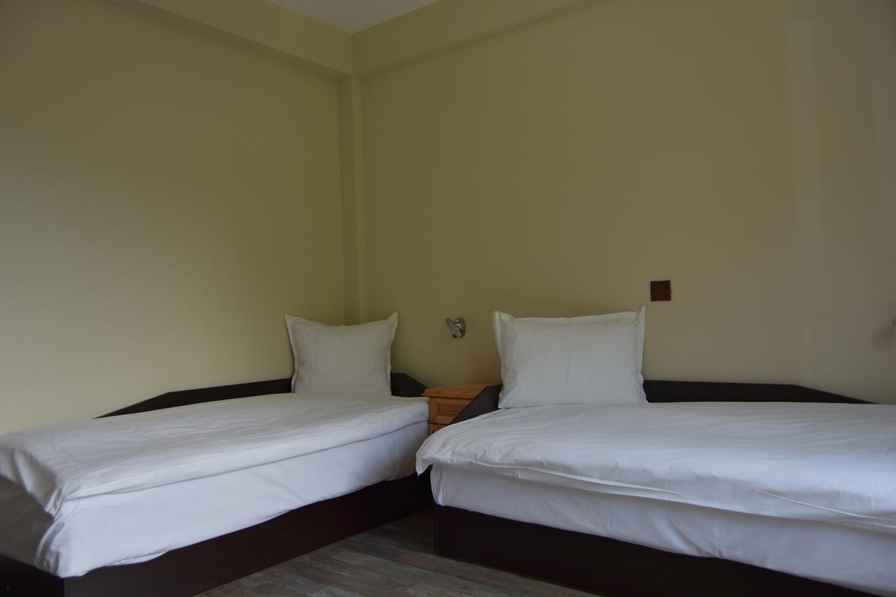 Family Hotel Balkana Apriltsi  Extérieur photo