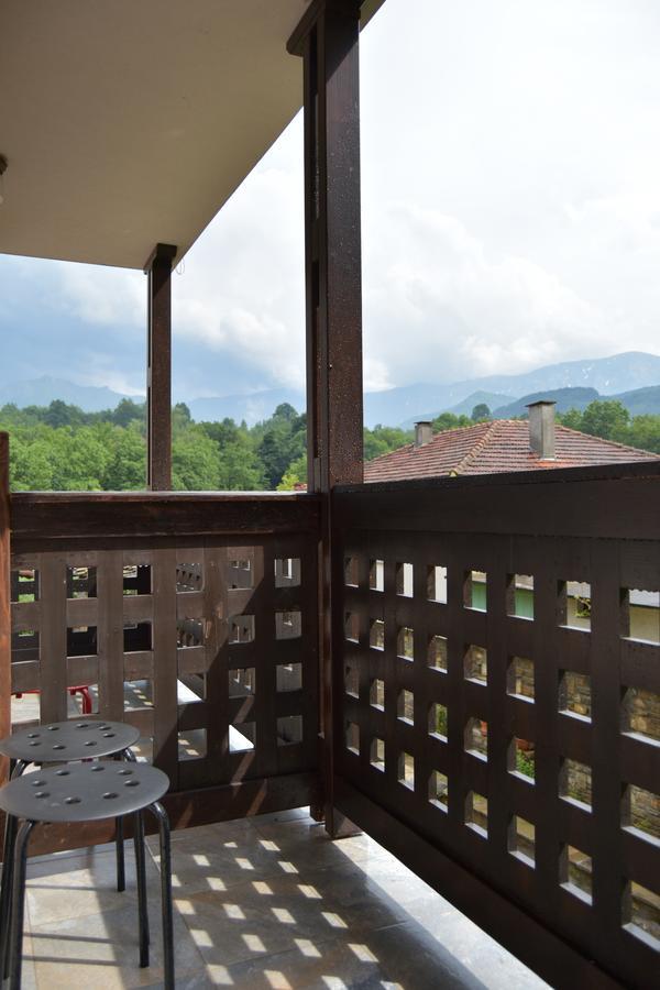 Family Hotel Balkana Apriltsi  Extérieur photo