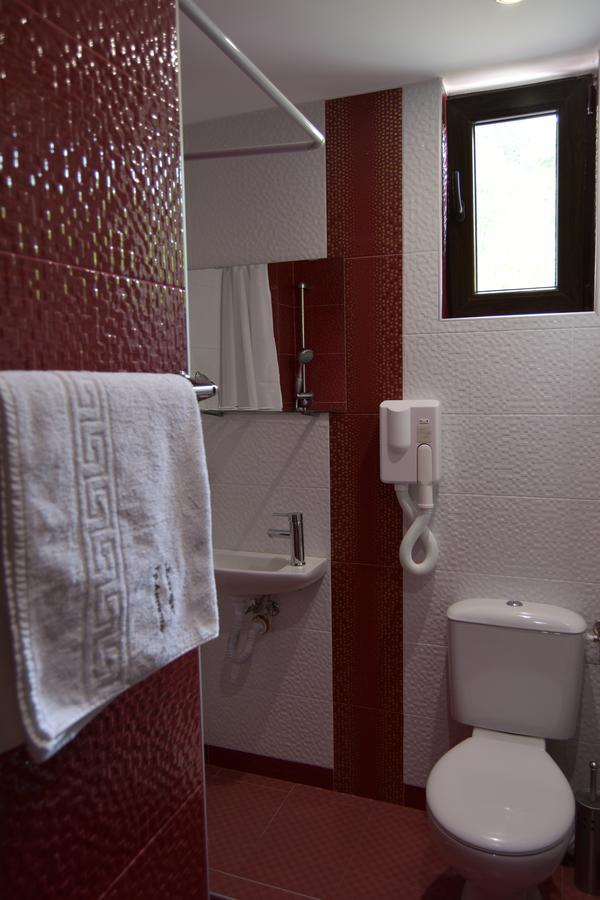 Family Hotel Balkana Apriltsi  Extérieur photo