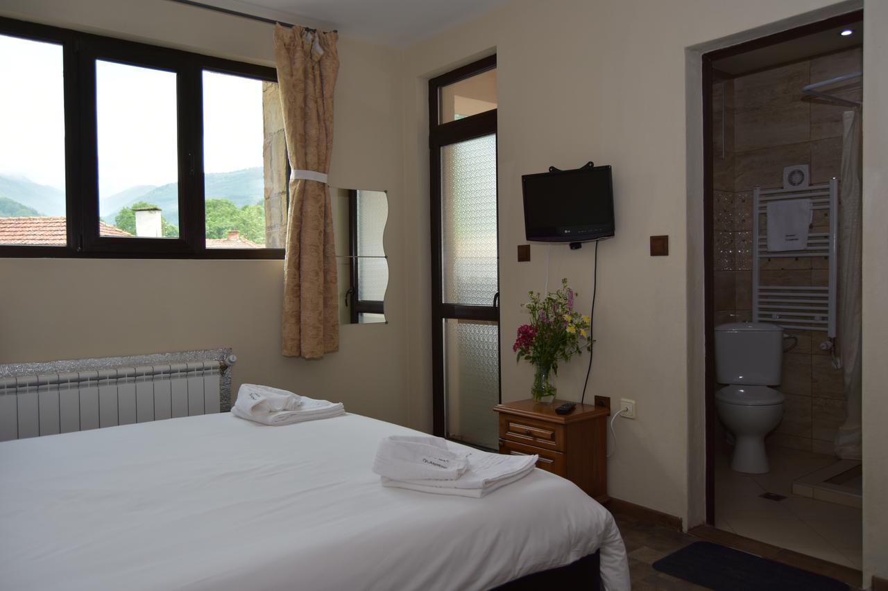 Family Hotel Balkana Apriltsi  Extérieur photo