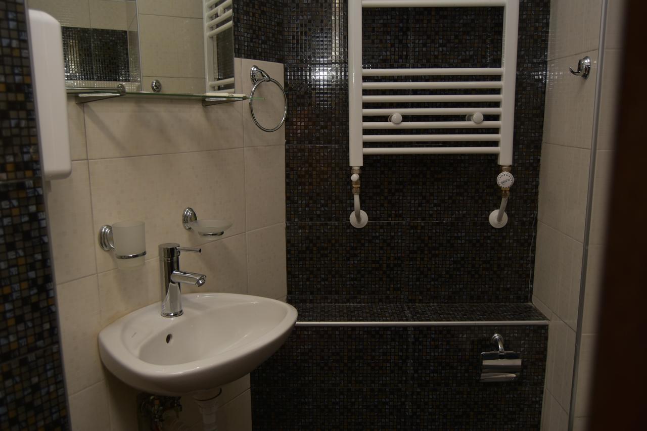 Family Hotel Balkana Apriltsi  Extérieur photo
