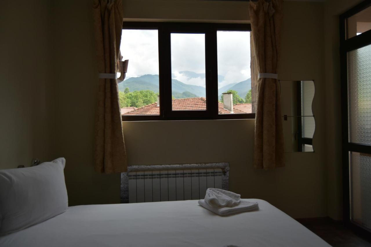 Family Hotel Balkana Apriltsi  Extérieur photo